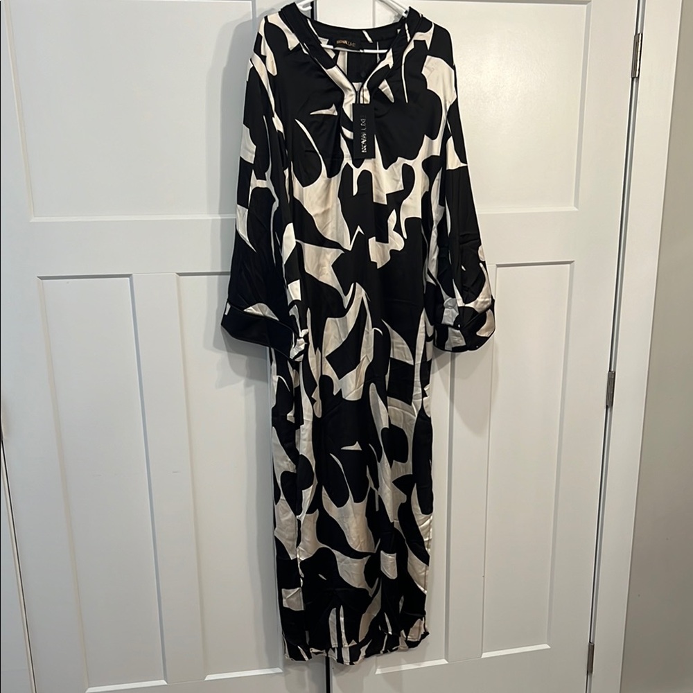 Black and White Abstract Print Dress